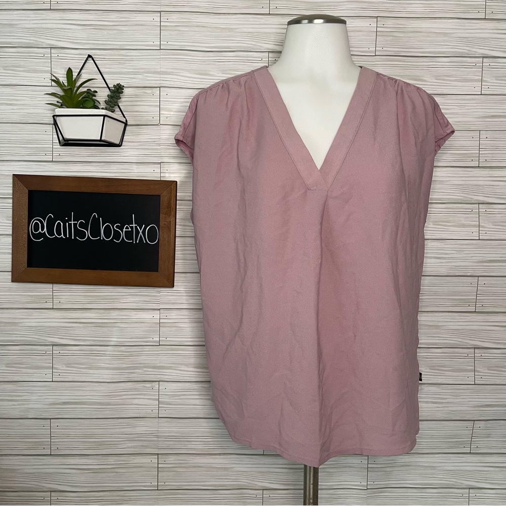 🫶 Banana Republic V Neck Blouse